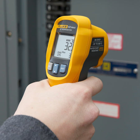Fluke 62 Max Industrial Infrared Thermometer, -22 to +932 Degree F Range, Single Laser Targeting, 10:1 Distance to Spot Ratio, IP54 Rating, Includes 3 Year Warranty, (Not for Human Temp)