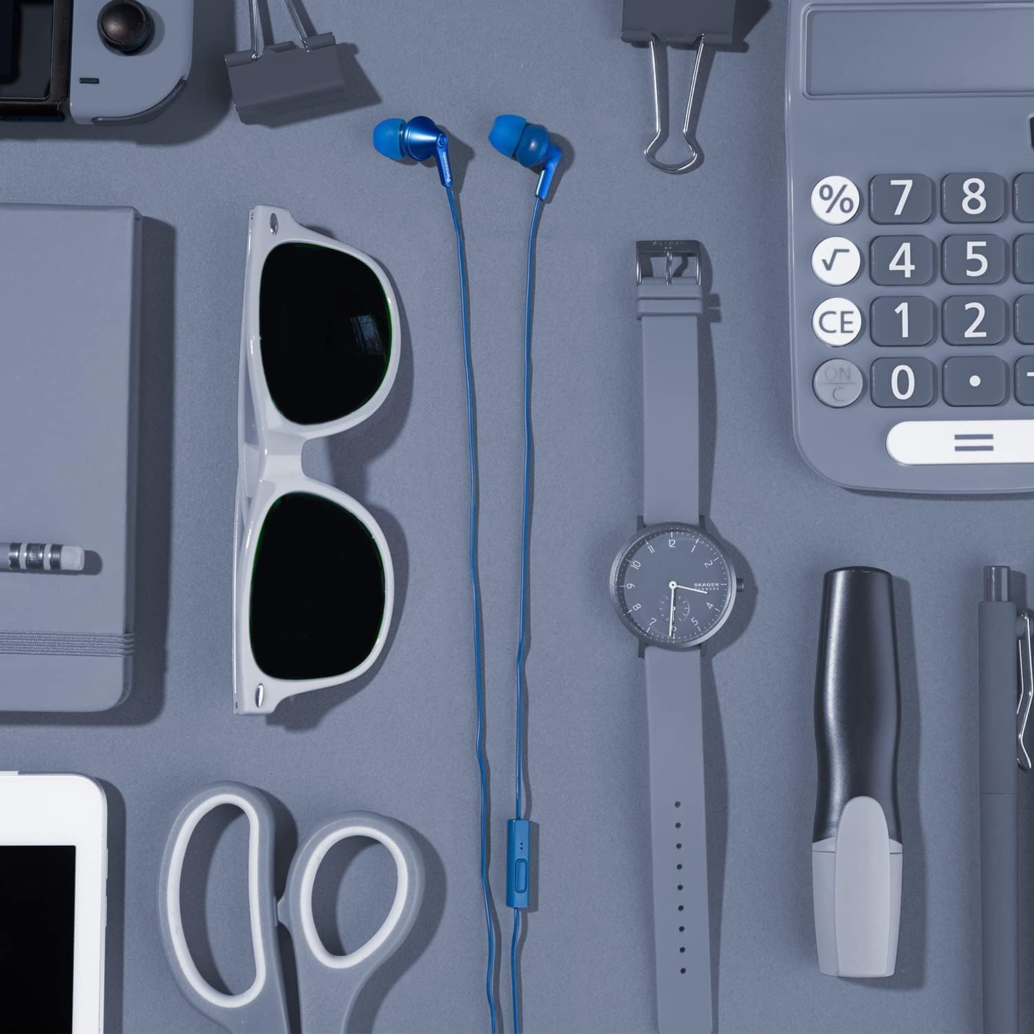 Panasonic ErgoFit Wired Earbuds, 3.5mm Jack In-Ear Headphones Wired with Dynamic Crystal-Clear Sound and Soft Ergonomic Custom-Fit Earpieces (S/M/L), for Phones and Laptops - RP-HJE120-N (Rose Gold)