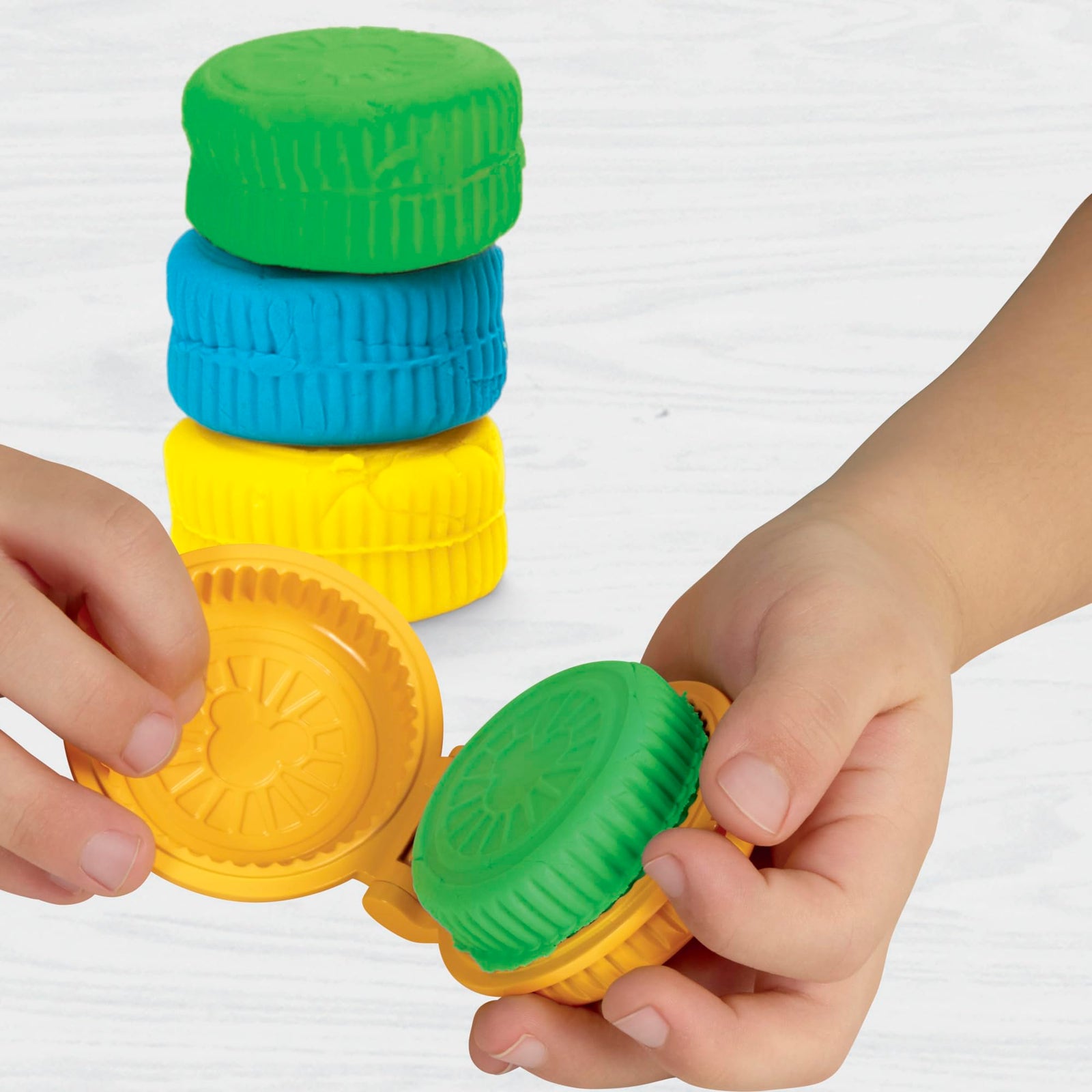 Play-Doh Disney Junior Mickey Mouse Clubhouse, On-The-Go Garage Mickey Mouse Playset, Arts & Crafts Preschool Toys for Kids 2+