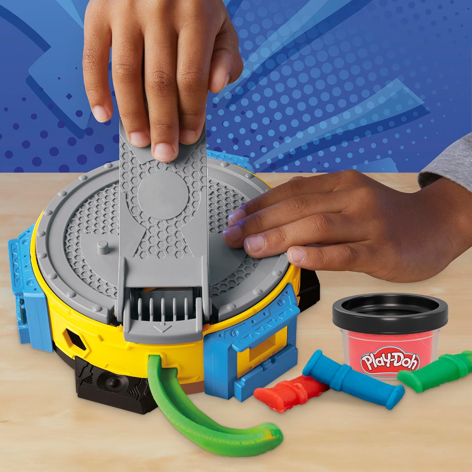 Play-Doh Marvel Hulk Smash & Squish Kids Playset with Bendy Action Figure and Accessories, Imagination Toys for Boys and Girls 4 and Up