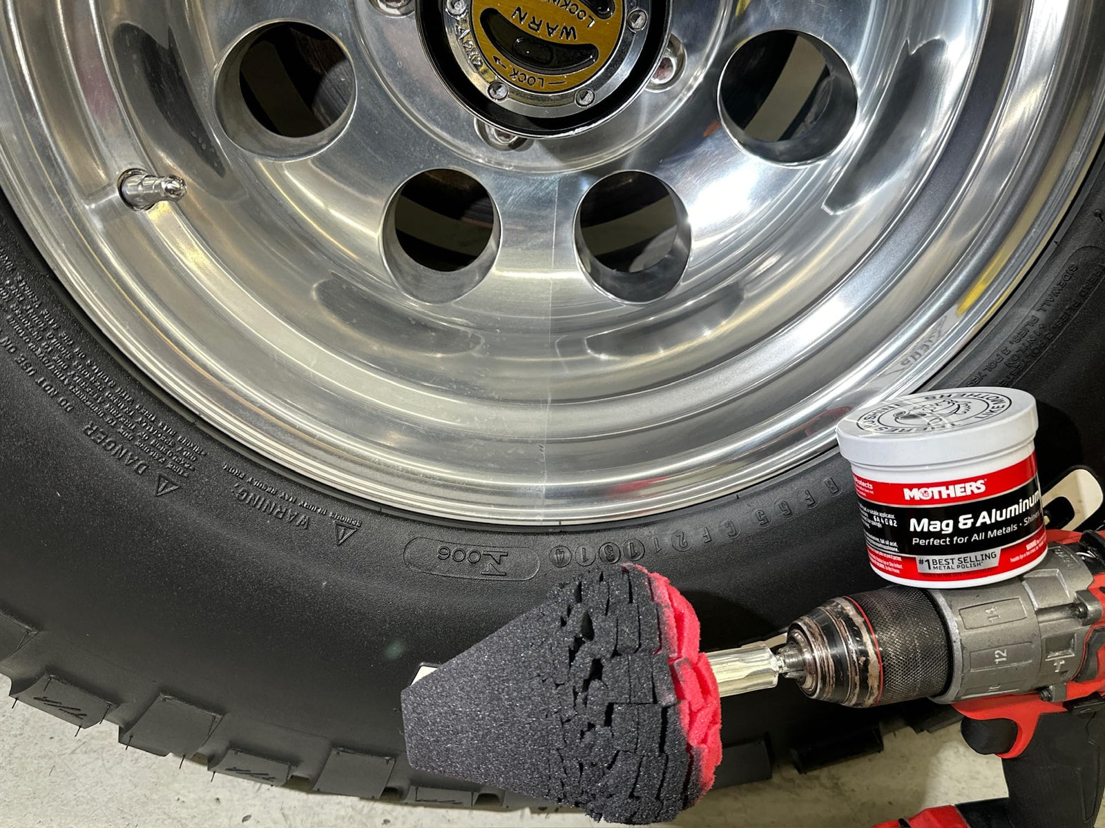 Mothers Mag & Aluminum Polish, 5 oz. — Brilliant Shine, Easy to Use, For All Uncoated & Unplated Metals Including Aluminum Wheels, Stainless Steel Trim and Exhaust Tips, Brass & More (05100)