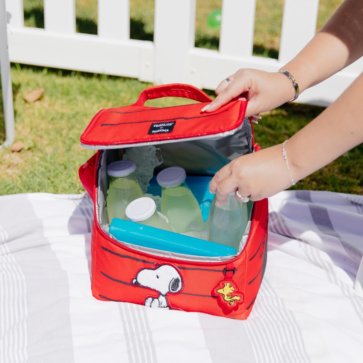 Igloo Snoopy’s House 16-Can Lunch Pail