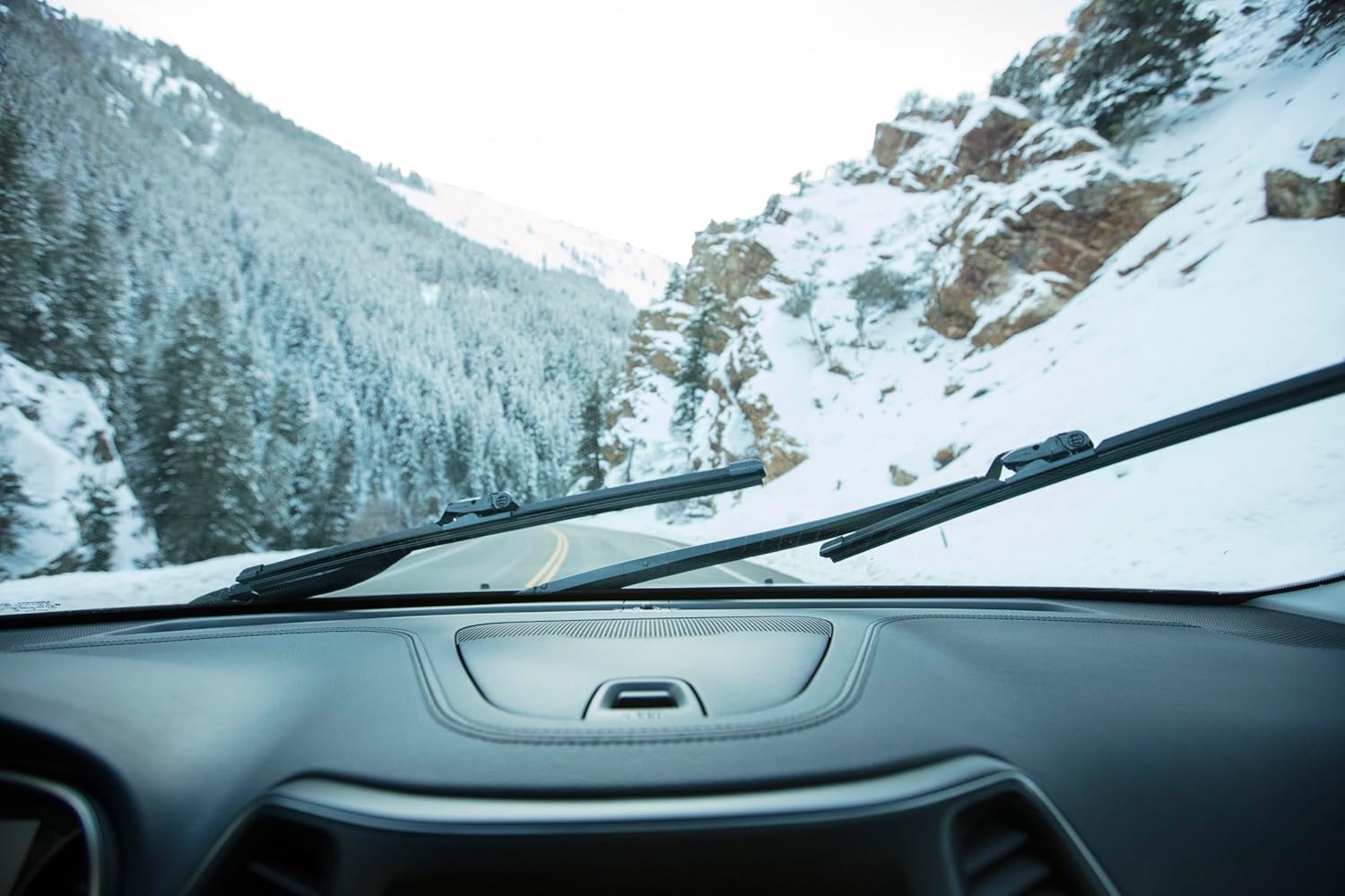 Rain-X Silicone AdvantEdge Wiper Blade 20" Windshield Wiper Blades Replacement, All-Weather Performance Lasts 2X Longer, Premium Beam, Installock Adapter for Easy Fit (Pack of 1)